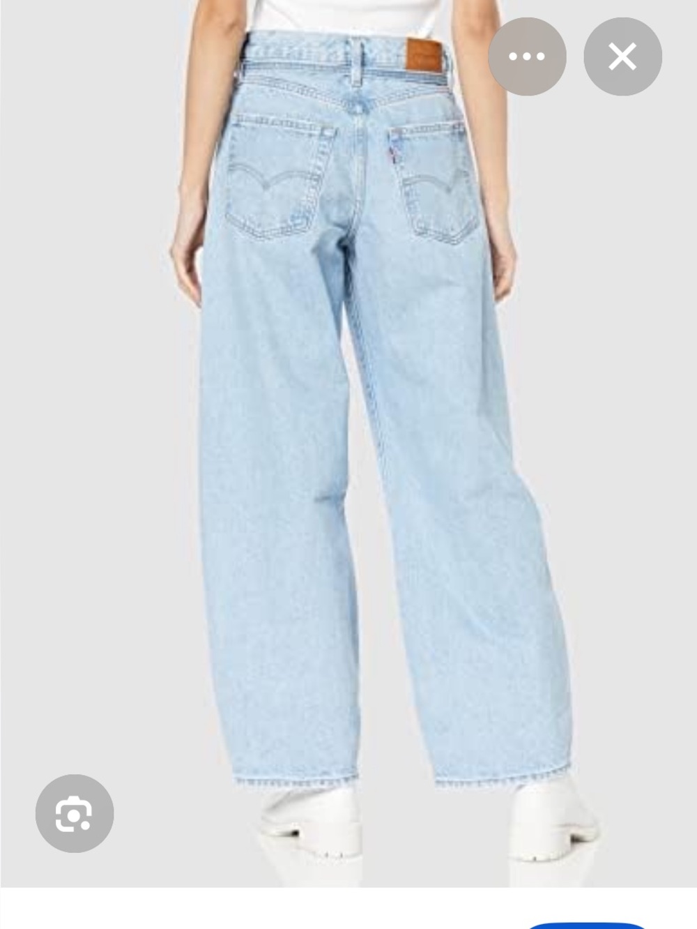 Light Blue Wide-Leg Women's Jeans
Levi’s balloon jeans